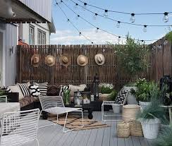 Sichtschutz Auf Balkon Und Terrasse Mit Amei Blumentopfe Hay Gartensessel Con Sichtschutz Auf Balkon Und Terras In 2020 Large Backyard Landscaping Backyard Boho Patio