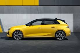 Potwierdzono wówczas, że samochód zostanie zbudowany na platformie emp2 ówczesnej grupy psa razem z bliźniaczą, wówczas przyszłą, trzecią generacją peugeota 308 41. Opel Astra 2021 Endlich Auch Als Plug In Hybrid Auto Bild