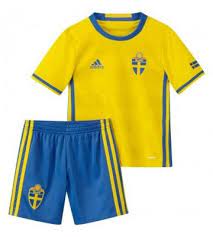 Fotbollskläder sverige,ferdinand tröja,matchtröja barn eget tryck,köpa tröjor,sverigetröja barn zlatan. 17 Sverige Troja Barn Ideer Zlatan Ibrahimovic Fotbollsklader Barn