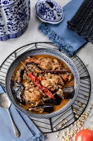 Jamie oliver has been known to do otherworldly things with chicken, given a few strident ingredients and enough time in a single pot. Salina Chicken Ang Sarap