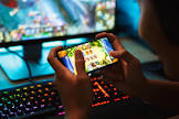 一種の病気なんだけどさ、スマホゲーが気になってCSゲーやPCゲーに身が入らない