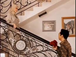 Maybe you would like to learn more about one of these? Viral Cewek Cantik Dilamar Tetangga Depan Rumah Netizen Pulang Kampung Tinggal Jalan Indozone Id