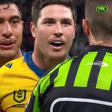 Stop watching it in slow motion' Mitch Moses wasn't the only one struggling  to understand this Bunker call 😳