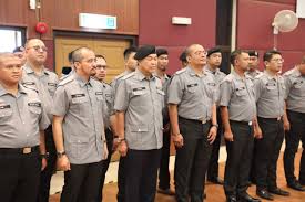 Ahmad zahid dilahirkan pada 4 januari 1953, dan merupakan anak sulung daripada 9 beradik (tujuh anak lelaki dan dua anak peremupan) dalam keluarganya. Zahid Hamidi Bersama Skuad Sabil Di Ilmu Janda Baik Facebook