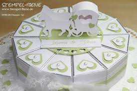 Eine Gebastelte Hochzeitstorte Mit Pferdekutsche Als Geldgeschenk Hochzeitstorte Basteln Hochzeitstorte Papier Geldgeschenke Hochzeit Basteln Torte
