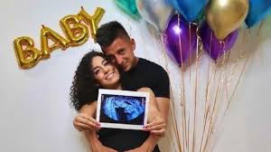 A pesar de que 'el piojo' realizó el viaje con el resto de sus compañeros, tuvo que regresar a la ciudad de méxico debido a que dayana gómez, su pareja, perdió a al bebé que estaban esperando. Kujjtpzazbwa8m