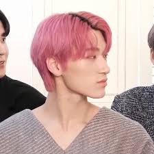 San’s pronunciation keeps getting better and better I’m so impressed he  sounds like a native english speaker !! woahh he’s amazing,, and his habit  of using his hands and raising his eyebrows whenever ...