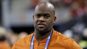 Texas fires former quarterback Vince Young from development officer  position - Los Angeles Times