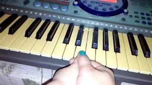 Neće tu da vršlja od sad bilo ko, ni zeka, ni jaga, ni koza, ni vo. Zakleo Se Bumbar Mima Dora Ples Sa Notama Youtube