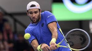 Wimbledonfinalist matteo berrettini hat das aufstrebende toptalent carlos alcaraz bei den australian open nur mit viel mühe in die schranken . Berrettini Sagt Nach Wien Aus Verletzt Fur Paris Ab Tennis Sportnews Bz