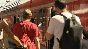 Sobald es details zu ausfällen und verspätungen gibt, werden. Bahnstreik Zuge Am Zweiten Streiktag Nicht Uberfullt Br24