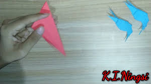 Kalian pasti sudah lama mengenal origami origami berkembang di indonesia sudah sejak lama, buktinya adalah sejak kecil kita sudah diajarkan cara melipat kertas menjadi berbentuk pesawat. Diy Cara Membuat Origami Udang Sederhana How To Makek Simple Origami Shrimp Youtube