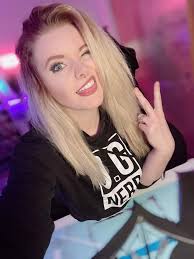 everyone Happy New Year, Nocturna fam! 🖤💜 Thank you so much for another  fun year of Nocturrna and other events/parties/Twitch live  streams/friendships!!! Here's to the next!