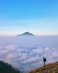 Adapun yang terlihat sangat menonjol adalah gambar jembatan dan gunung sebagai latar belakang. 21 Ide Pemandangan Alam Pegunungan Terbaik Pemandangan Alam Gunung