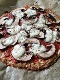 Knusprige Thunfischpizza Ohne Mehl Low Carb Genau Greta Rezept Thunfisch Pizza Thunfischpizza Lebensmittel Essen