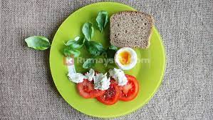 Oct 08, 2014 · 1 berniat di dalam hati dan tidak dilafadzkan karena melafadzkan niat termasuk perkara yang tidak ada tuntunannya dari nabi kita shallallahu 'alaihi wa sallam dan beliau shallallahu 'alaihi wa sallam juga tidak pernah mengajarkannya lafadz niat pada shalat tertentu kepada para sahabatnya. Kaidah Penting Qadha Puasa Dilakukan Bertepatan Dengan Puasa Sunnah