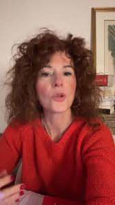 Une soirée de fou après le flou ! @anneclaire_ruel nous dévoile la fin de  sa visite et son objet pref avant que l'on aille s'incruster chez  @julieh_fr . Une fille a la