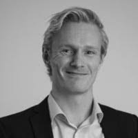 Robert Leth's Instagram, Twitter & Facebook