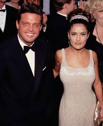 En medio de la ola de críticas que ha provocado la última presentación de luis miguel, en el auditorio nacional, su novia, hace oídos sordos a los comentarios de varios fans que han solicitado el rembolso de los boletos, asegurando que su concierto más reciente dejó mucho qué desear. La Vida Amorosa De Luis Miguel Las 14 Mujeres Que Marcaron Su Vida Tn