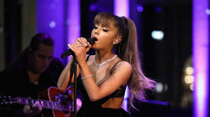 Ariana grande casually unveiled a new lob haircut on twitter and instagram today, burying the lede initially with a caption about her eyebrows (this filter took my eyebrows away but i promise they're there). Ariana Grande Debuts A New Look And People Have A Lot Of Opinions About It Cnn