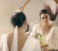 Esra bilgiç turkish actress enjoying music and dancing. Pin By Stylaa On Esra Bilgic Engagement Mehndi Designs Turkish Beauty Flower Girl Dresses
