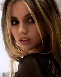 First time watching Knock Knock Tonight. Apparently these girls are the  only people to take down John Wick, so I had to check it out 😁.