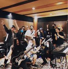 Tak hanya itu saja, dalam peluncuran album tersebut isyana menampilkan sebuah. Rcwcfc58csgvhm
