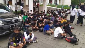 Pinjaman online bandung barat : Pemkab Bandung Barat Imbau Orang Tua Cek Ponsel Dan Tak Izinkan Anaknya Keluar Rumah Besok Suara Jabar