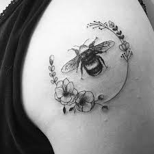 Bee And Flowers In A Kind Of Wreath 3 Tattoos Body Art Tattoos Bee Tattoo