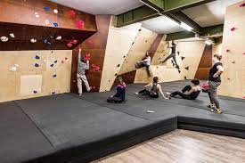 Dennoch dürfen wir weiterhin indoor bouldern. Kinder Familien Boulderhalle Steil