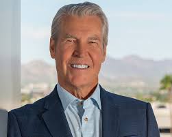 Former Macy's, Neiman Marcus CEO joins SMH Foundation board