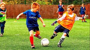 De espaldas a los jugadores y ojos cerrados, cuenta hasta 10, los demás. Juegos Para Ninos Al Aire Libre Y Divertirse Al Maximo