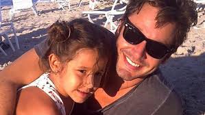 El actor chileno, quien tuvo cuatro hijos con pampita y tiene dos con la china suárez, suele compartir fotos de blanca cada día 8, ya que la pequeña falleció un 8 de septiembre, hace 8 años. A Ocho Anos De Su Partida Benjamin Vicuna Publica Foto Junto A Su Fallecida Hija Meganoticias