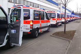 01:10 in einer tag und einer nachtaufnahme sieht man den neuen rtw des rettungsdienstes mkt auf einsatzfahrt. Krankentransport Mit Luftfederung Und Ipad S K Verlag Fur Notfallmedizin