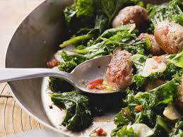 Scharfer Krauskohl Mit Bratwurstchen Rezept Low Carb Abendessen Grunkohl Rezepte Rezepte