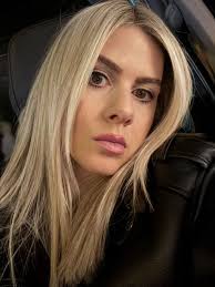 Χρόνια πολλά καλή χρονιά με υγεία και αγάπη. Ήδη βλέπω τίς πρώτες ωραίες  αλλαγές τού 26 στα μαλλιά σου.