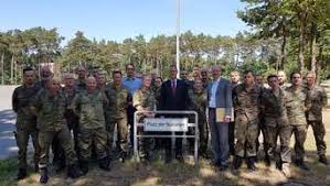 Die obergrenze liegt bei 1100 männern und frauen aus. Deutscher Botschafter In Mali Besucht Bundeswehr Stutzpunkt Langendamm Nienburg Weser