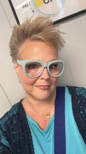 I'm not saying that Peepers Reading glasses make you smarter, but I kinda  think they do and we have lots to choose from!! 🤓