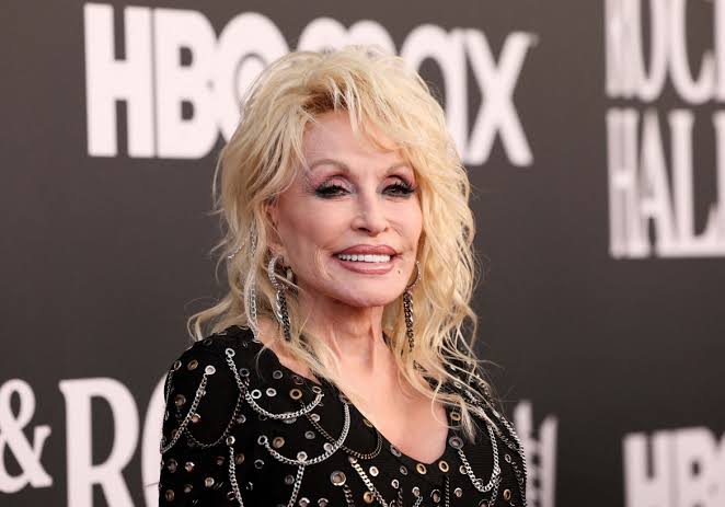 Dolly Parton qua đời ở tuổi 80
