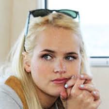 Forfatteren understreker at hun alltid har vært bevisst på. Linnea Solli Myhre Bio Family Trivia Famous Birthdays