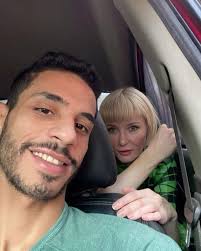 Hubby couldn't keep it in his trousers, My sim found out, immediately  divorced him and now they despise each other. I at least want them to get  back