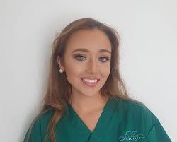 Laura Crager's Instagram, Twitter & Facebook