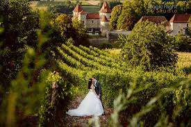 Un mariage c'est bien mais c'est stressant à organiser c'est pourquoi on a pris les devants pour vous en rassemblant dans notre top des salles de mariage en ile de france toutes les possibilités qu'offre la région sans avoir à fouiner sur tous les forums. 3fq90vtbvignrm