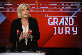 Le figaro was purchased in 1922 by françois coty, the cosmetics manufacturer, and soon its reputation suffered as it became little more than a promotional sheet for coty's political ambitions. Marine Le Pen Les Migrants C Est Comme Les Eoliennes Lance T Elle Sur Rtl