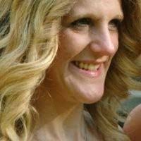 Julie Putnam's Instagram, Twitter & Facebook