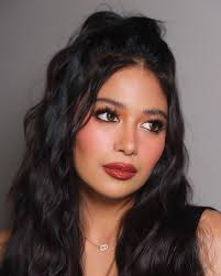 Back In Black. 👄❤ Via Carell Garcia Hair and Make-up