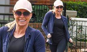 Sou uma pessoa muito apaixonada e curiosa por tudo e um pouco mais. Age Defying Sonia Kruger Shows Off Her Incredible Figure In Activewear Daily Mail Online