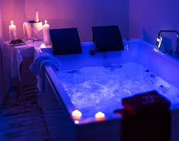 Disfruta con tus hijos o con tu pareja de una preciosa casa cuidada hasta el más mínimo detalle en el casco histórico de fermoselle, el pueblo de las mil bodegas. Hoteles Rurales Con Jacuzzi Privado En La Habitacion En Galicia