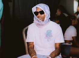 It features wizkid and there is cameo appearance by ice prince zamani. New Song Alert Wizkid X Burna Boy On Ginger