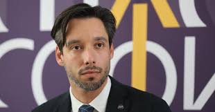 Убедителни са критиките на Борис Бонев, че липсата на енергия,  неспособността за лидерство и неспазването на управленска програма ще върне  ГЕРБ на бял кон в столичната управа на следващите избори.  https://p.dw.com/p/4tQrE